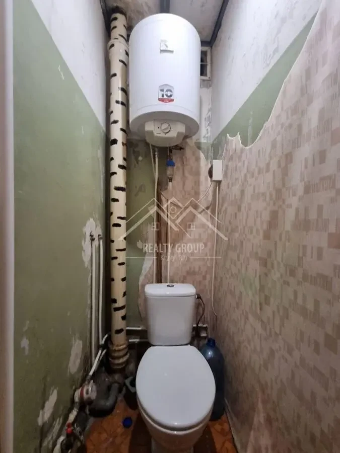 Продаж затишної 2к квартири на середньому поверсі 9