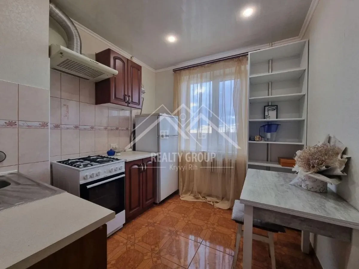 Продаж затишної 2к квартири на середньому поверсі 6