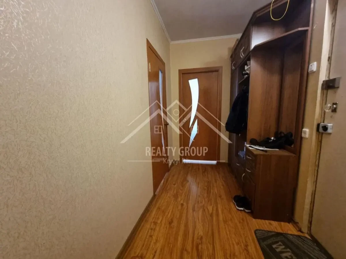 Продаж затишної 2к квартири на середньому поверсі 5