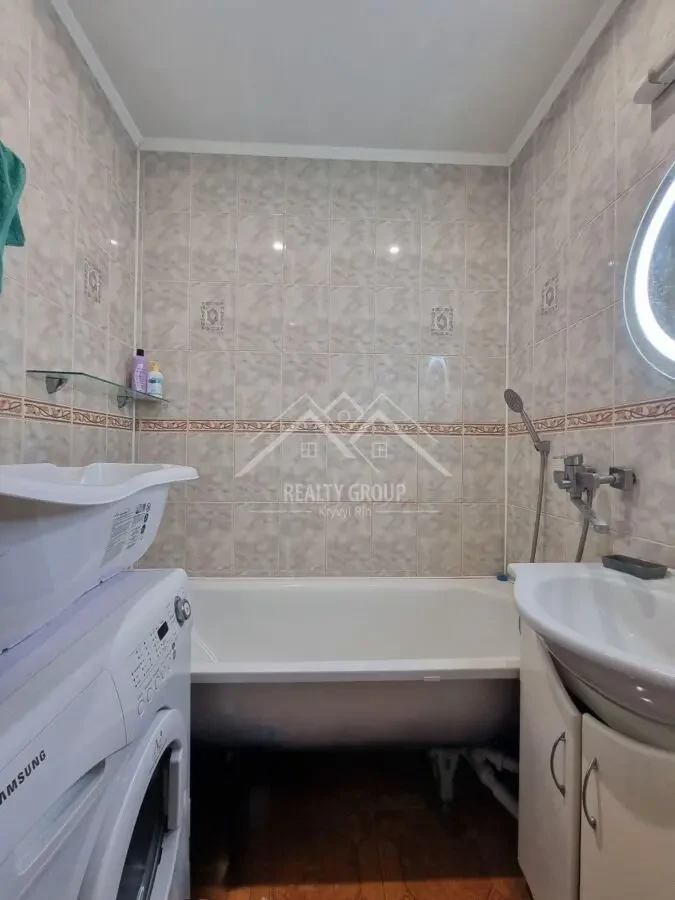 Продаж затишної 2к квартири на середньому поверсі 7