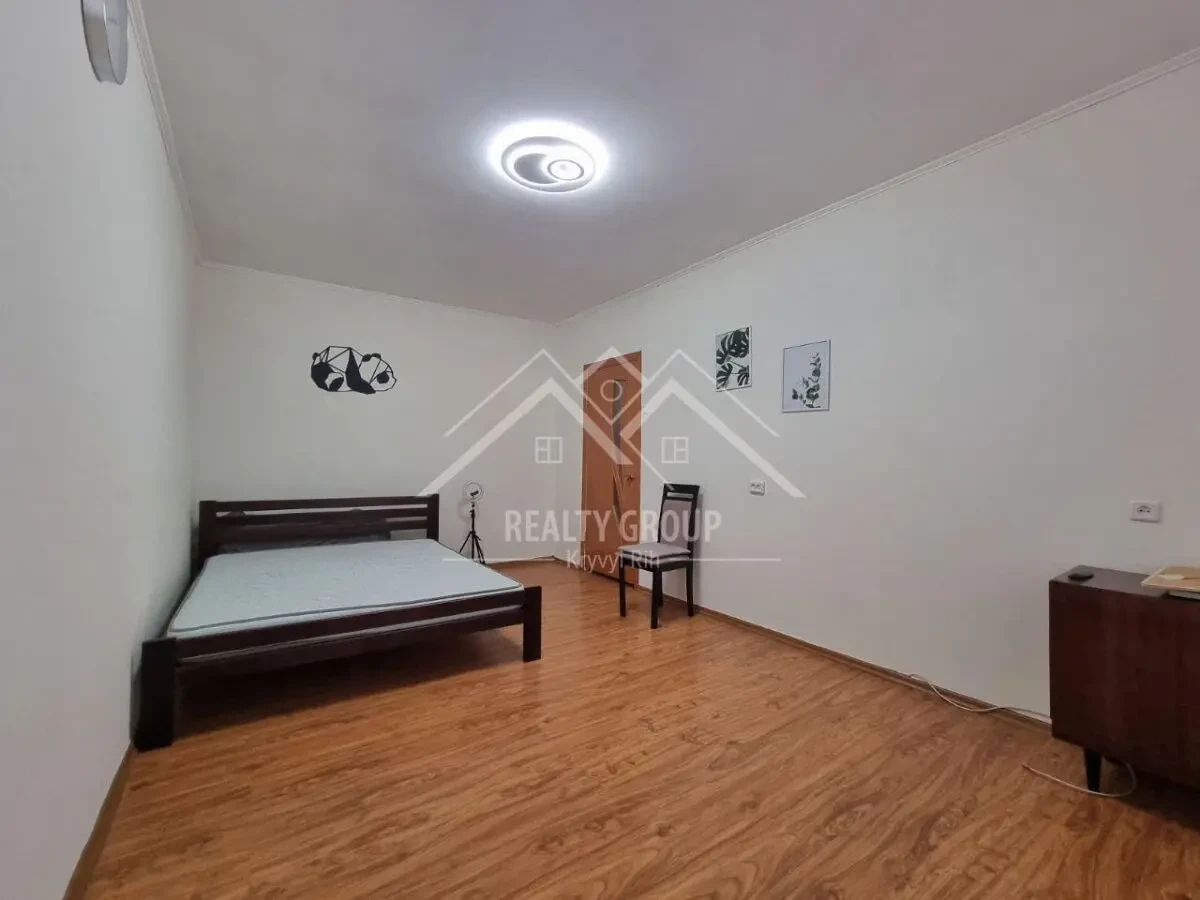 Продаж затишної 2к квартири на середньому поверсі 3