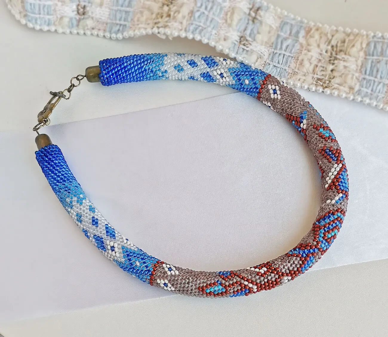 Прикраса із бісеру кольє-джгут Очарування 3