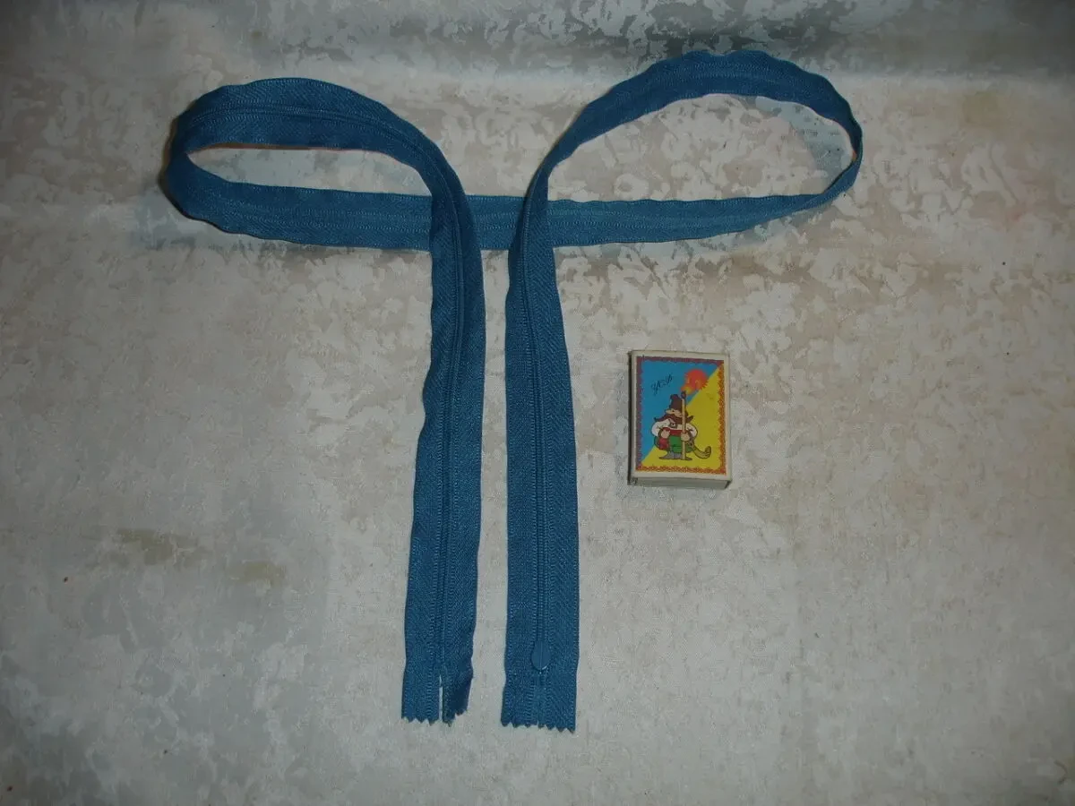 ЗАМОЧОК-блискавка довжиною 1 метр. Пластиковий. Робочий стан. 2