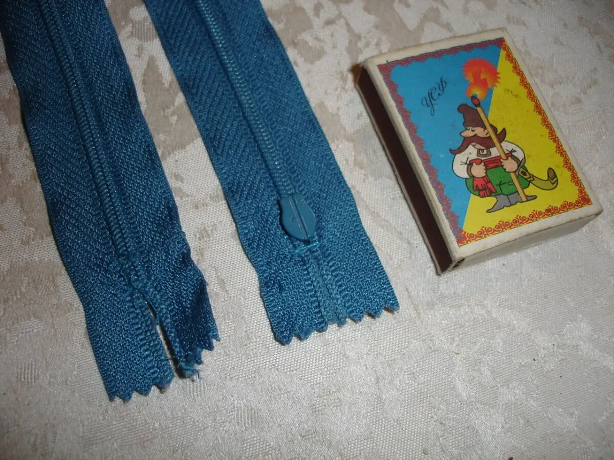 ЗАМОЧОК-блискавка довжиною 1 метр. Пластиковий. Робочий стан. 3