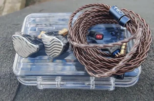 Наушники  Fiio Jade Audio JH3