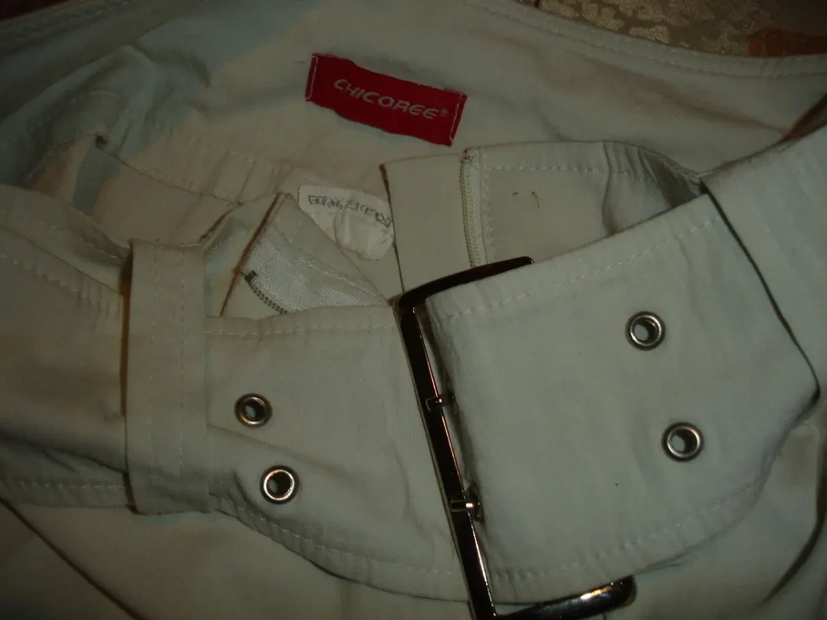 СПІДНИЦЯ 42-44 р. БІЛА, джинсова. З пряжкою. Ефектна. 5