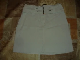 СПІДНИЦЯ 42-44 р. БІЛА, джинсова. З пряжкою. Ефектна.