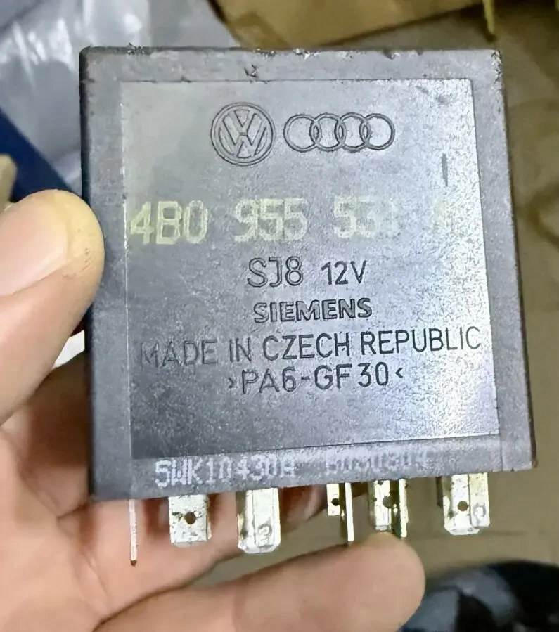 Реле двірника 4B0 955 531 A Skoda Octavia