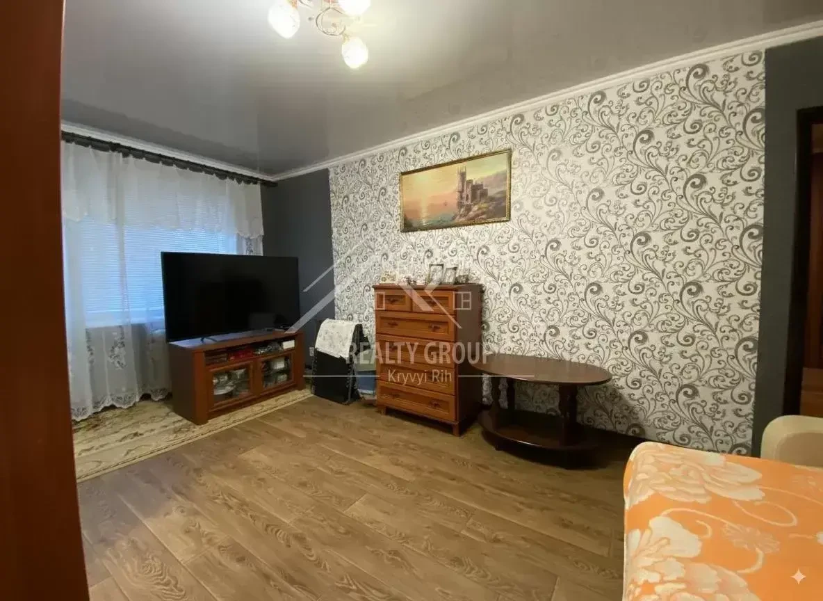 Продаж 1-кімнатної на 17 кварталі 4