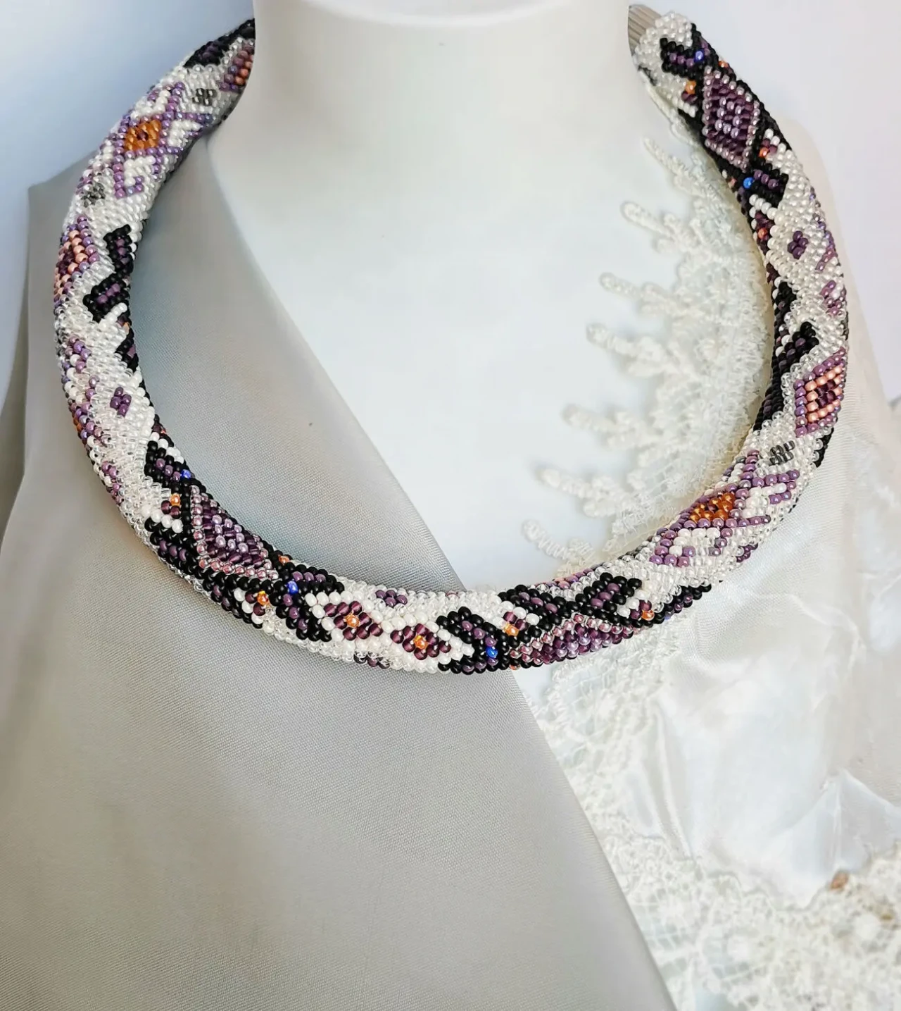 Прикраса із бісеру кольє-джгут Лавандова казка 3