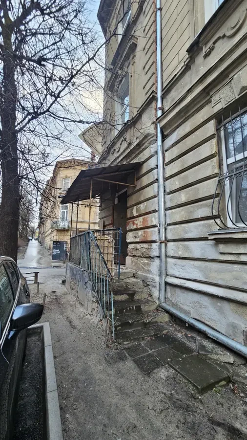 Продаж 1-к.кв-ри під комерцію або житло по вул. Одеській. Привокзальна 4