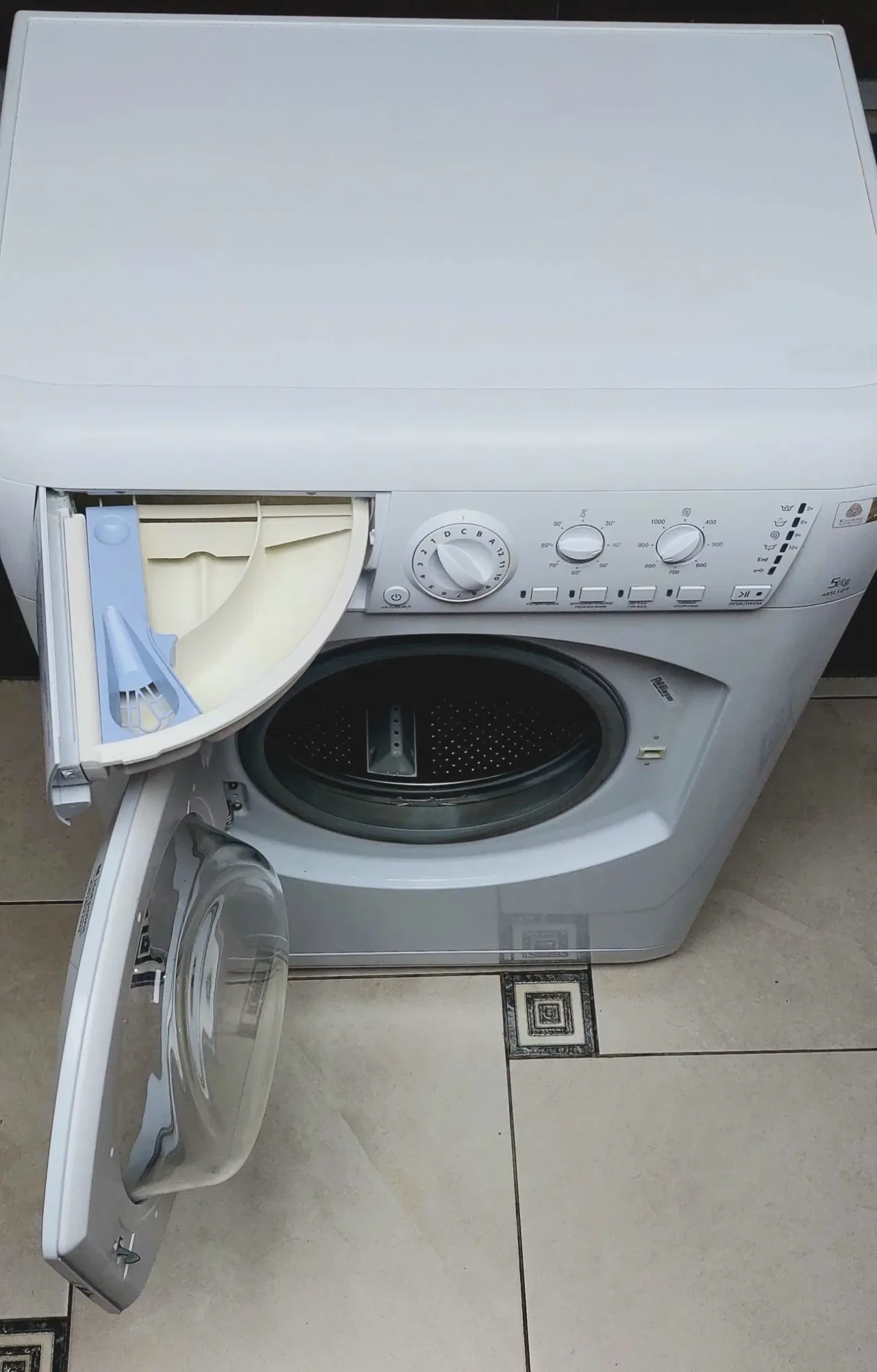 Пралка Ariston, інвертор, 5кг 5