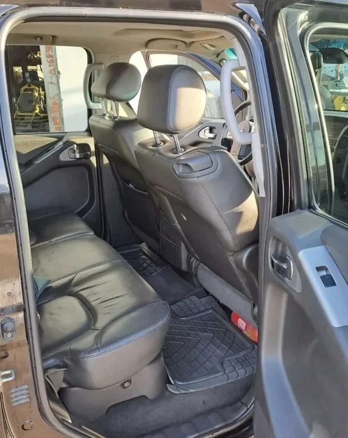 Nissan Navara 2.5 dCi 7