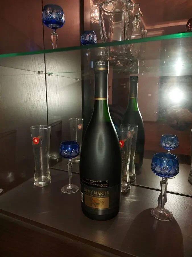 Подарочная коробка оригинал с подарком внутри 2