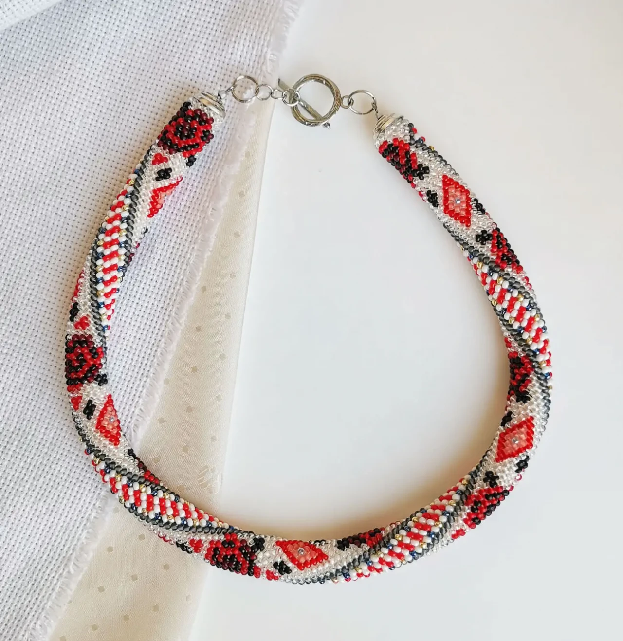 Прикраса із бісеру кольє-джгут Процвітання 7