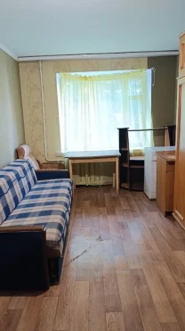 1 кімната в гуртожитку, залишаються меблі та техніка