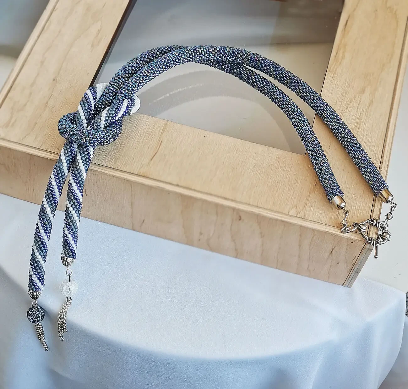 Прикраса із бісеру кольє-джгут Кришталевий Бриз 2