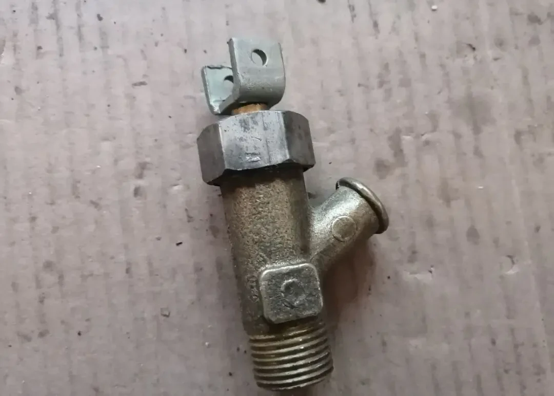 Краник сливной зил-130, новый ссср