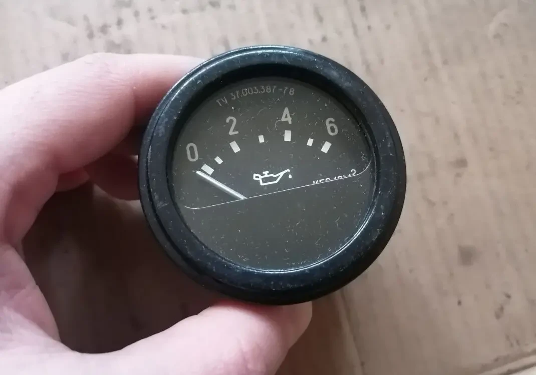 Указатель давления масла зил-130, новый ссср