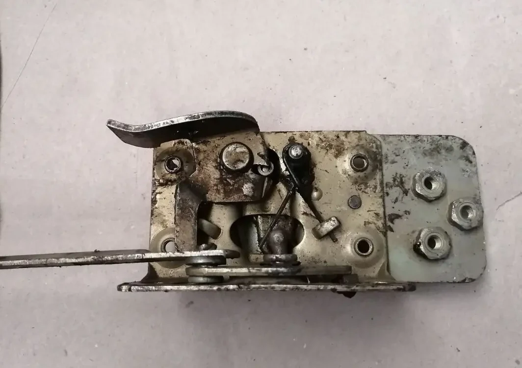 Замок двери зил-130, левый, новый ссср