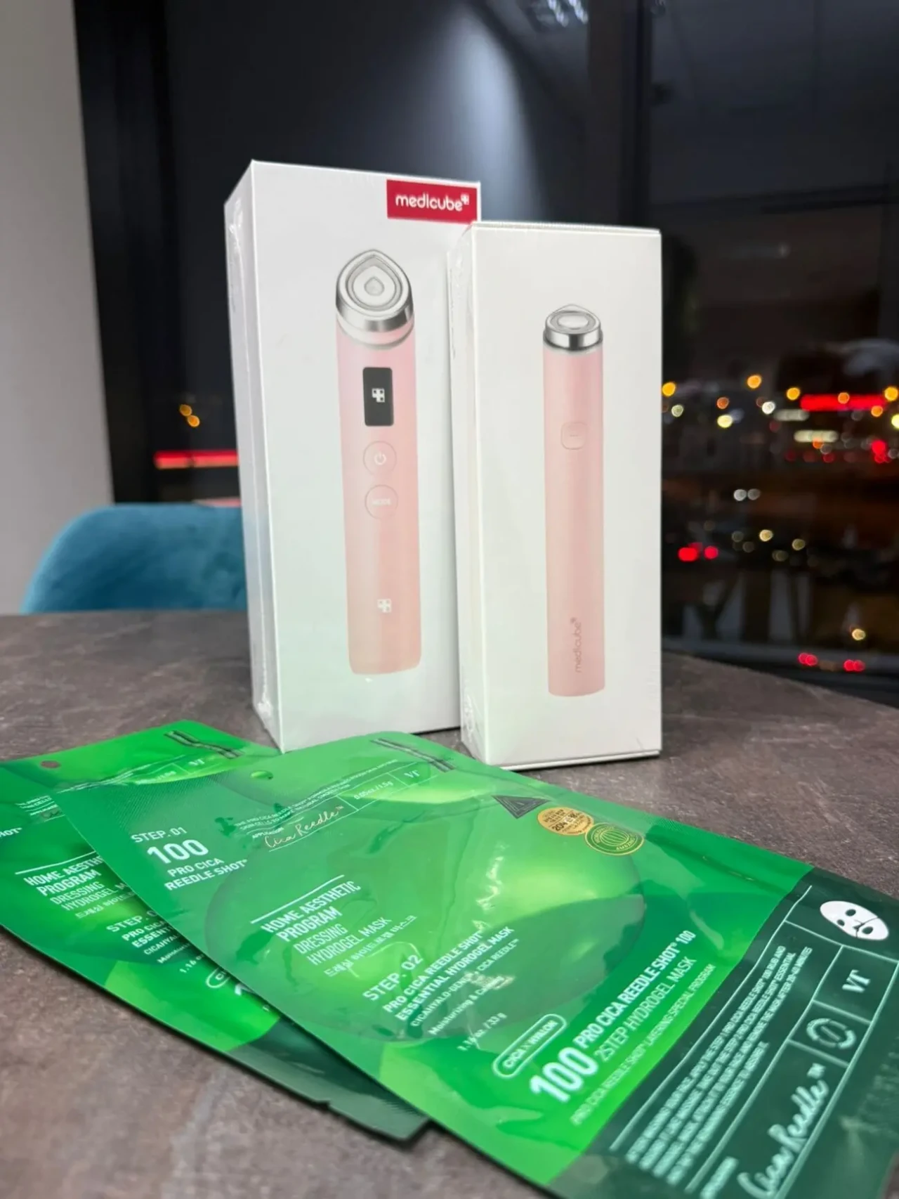 Пристрій для догляду за шкірою обличчя MediCube Age-R Booster Pro mini 3