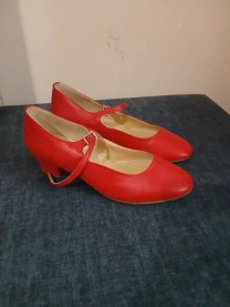 Продам нові туфлі для танців,червоні