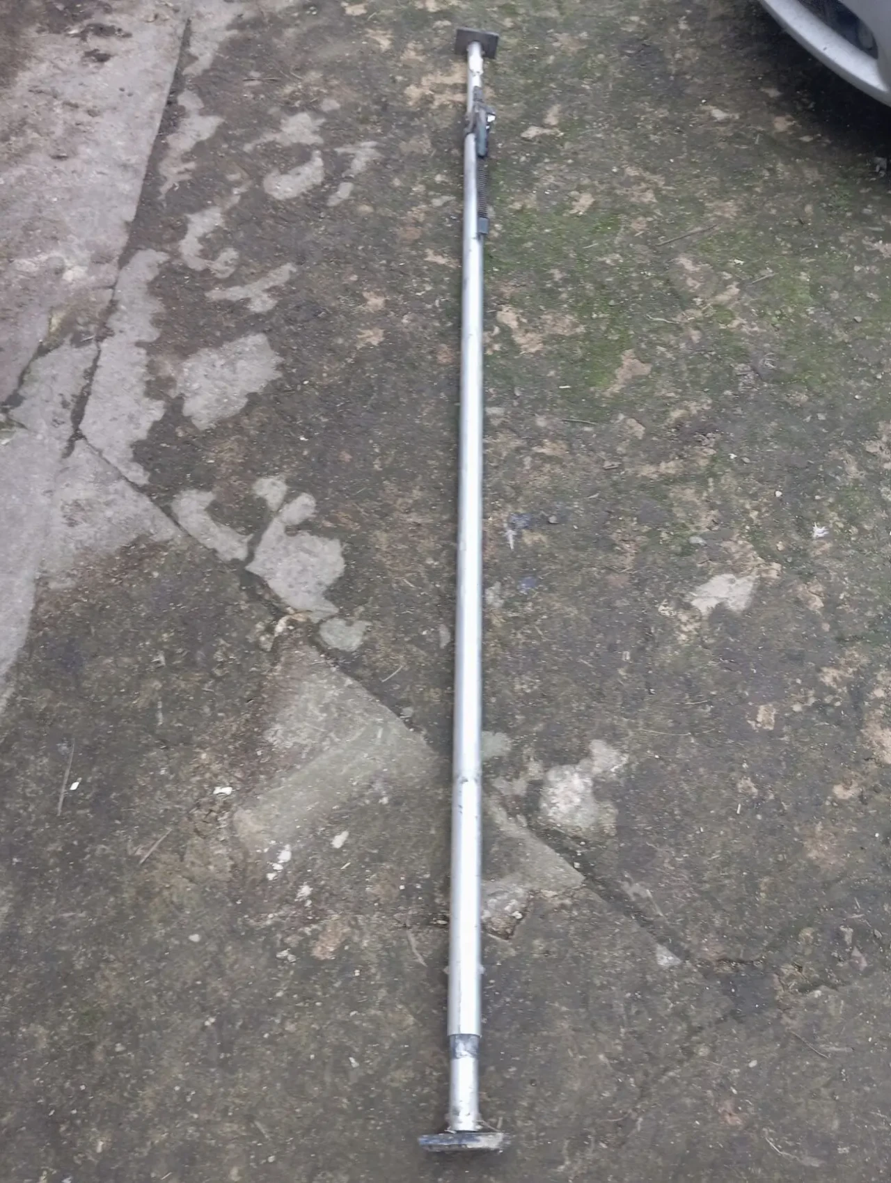 Штанга розпірна для фіксації вантажу 2