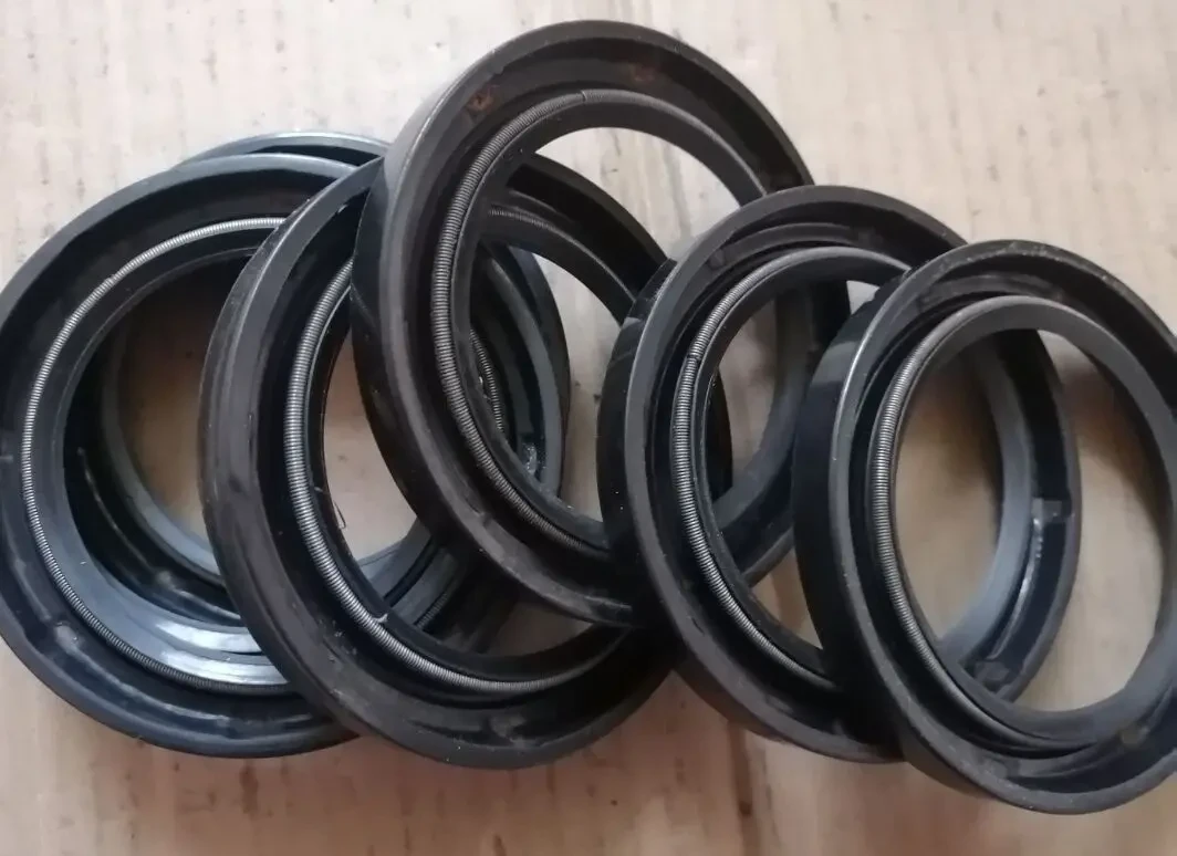 Сальник передней ступицы газ 52, новый ссср 3