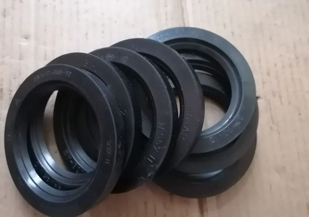 Сальник передней ступицы газ 52, новый ссср