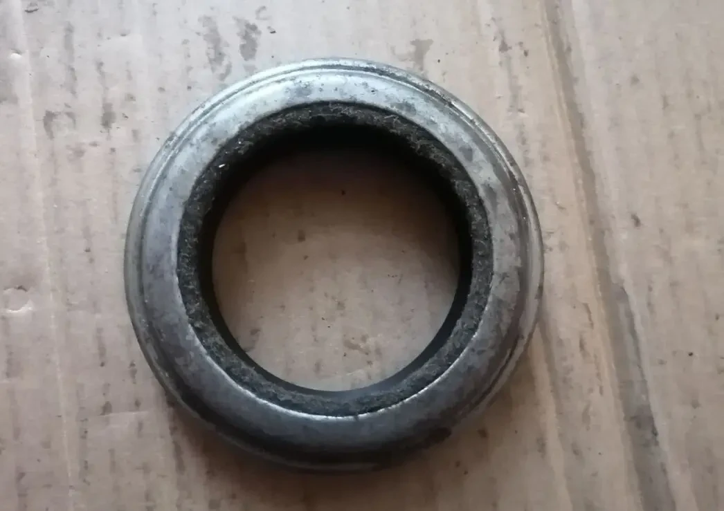 Сальник коленвала газ 20, 69, 51, 52 задний, новый ссср