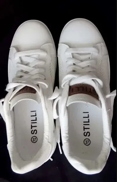 Продам кроссовки, бренд  STILLI , белый цвет , размер 37 .