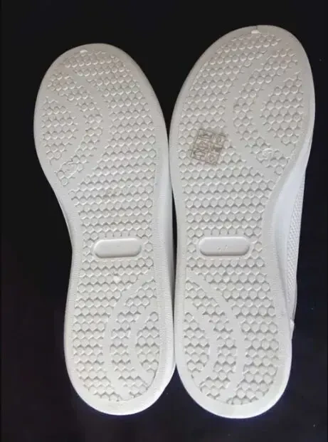 Продам кроссовки, бренд  STILLI , белый цвет , размер 37 . 7