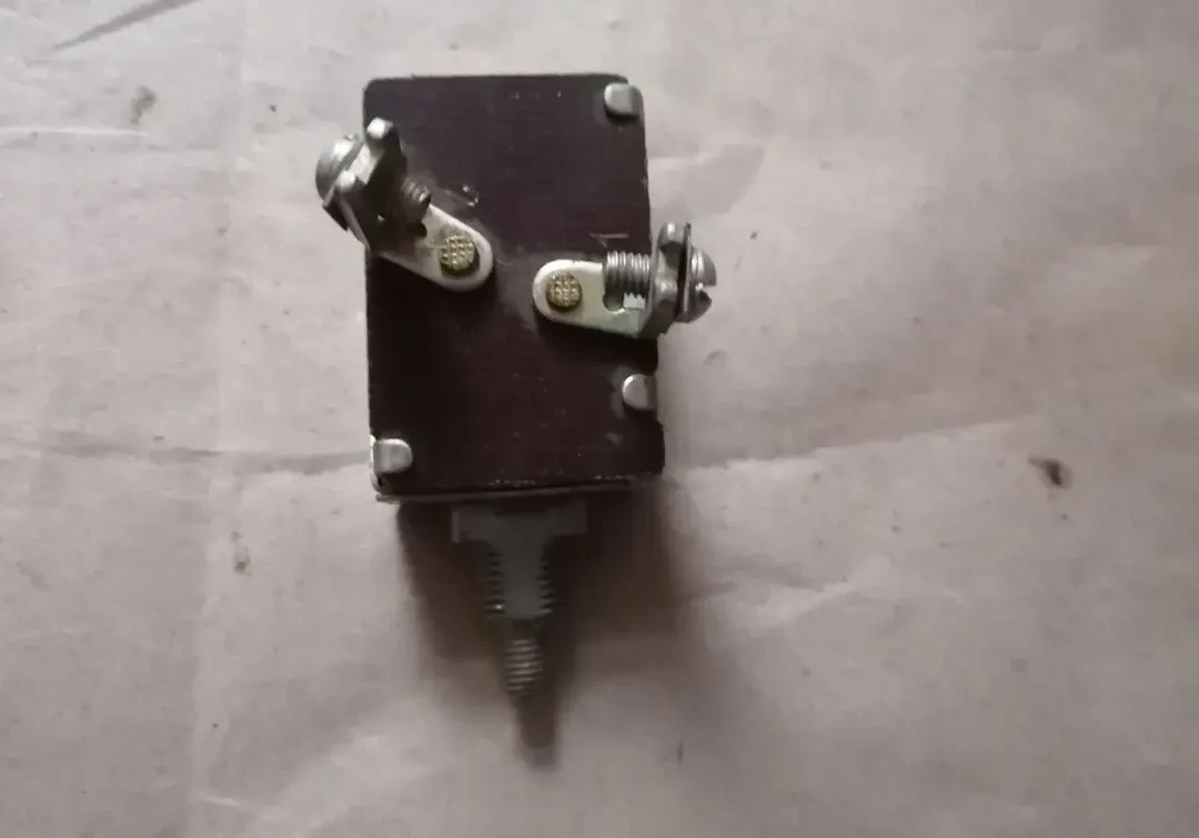 Переключатель противотуманных фар газ 24, новый ссср