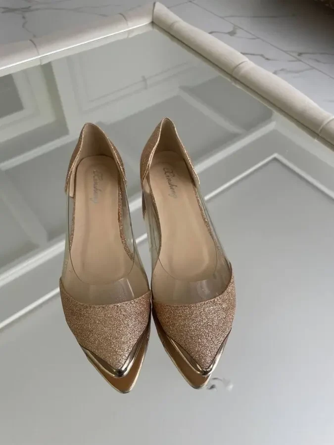 Жіночі золоті балетки в наявності р.37