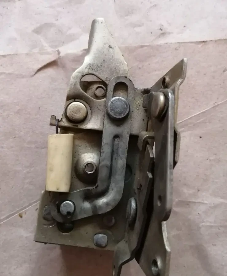 Замок двери газ 24, задний правый, новый ссср 2