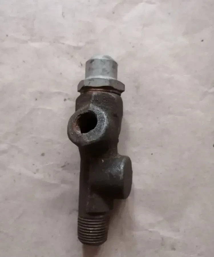 Клапан масляного радиатора газ 24, 52, 53, 66, новый ссср