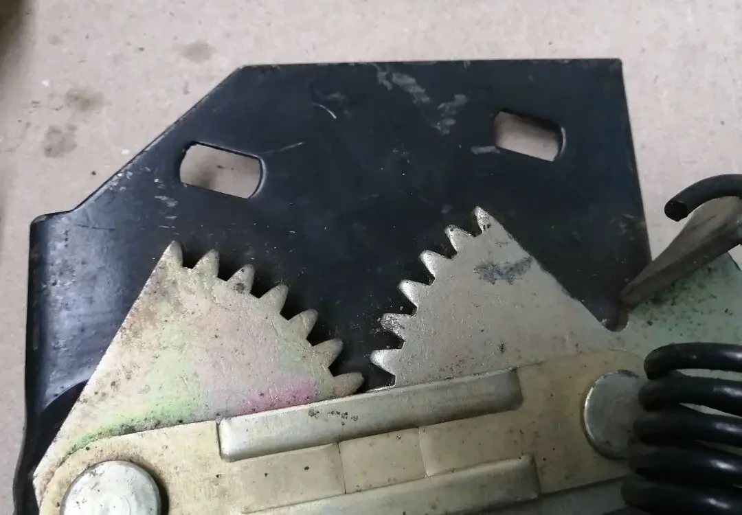 Петля капота газ 52, 53, новая ссср 3