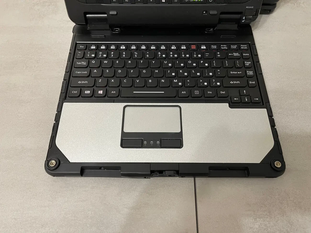 Захищений ноутбук-планшет Panasonic Toughbook CF-33, 12, i5-7300U 5