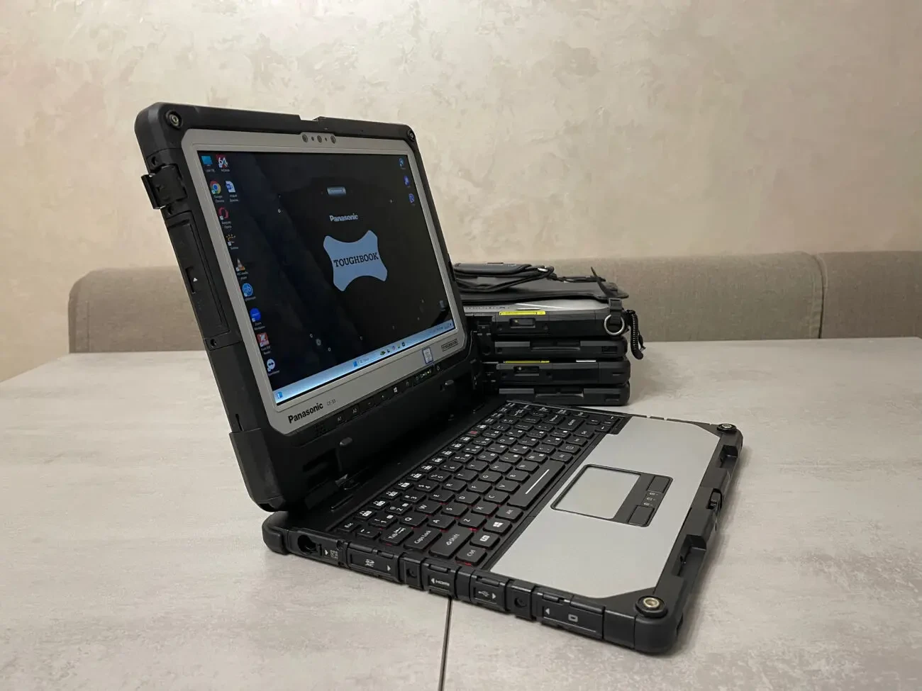 Захищений ноутбук-планшет Panasonic Toughbook CF-33, 12, i5-7300U 4