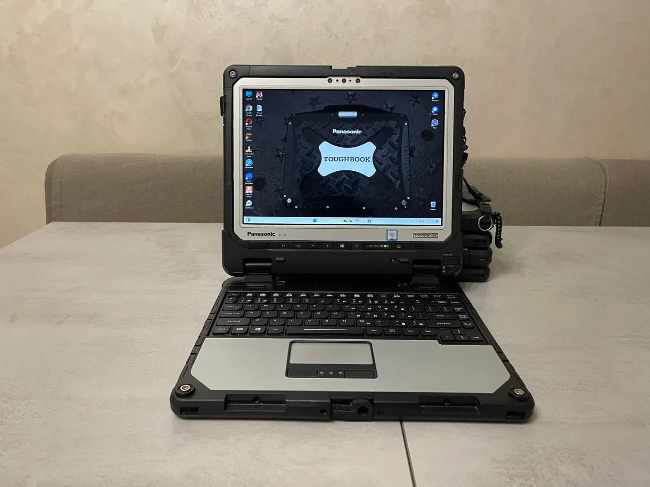 Захищений ноутбук-планшет Panasonic Toughbook CF-33, 12, i5-7300U 2