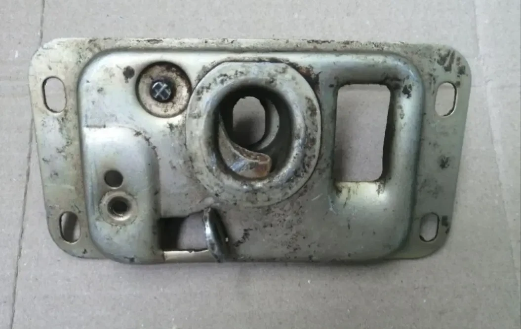Замок капота газ 21, 24, 52, 53, новый ссср
