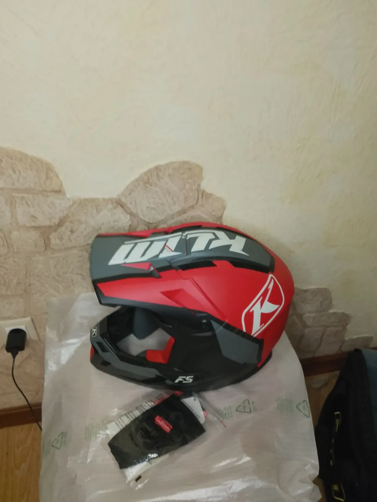 Топовий шолом Klim S5 carbon 10