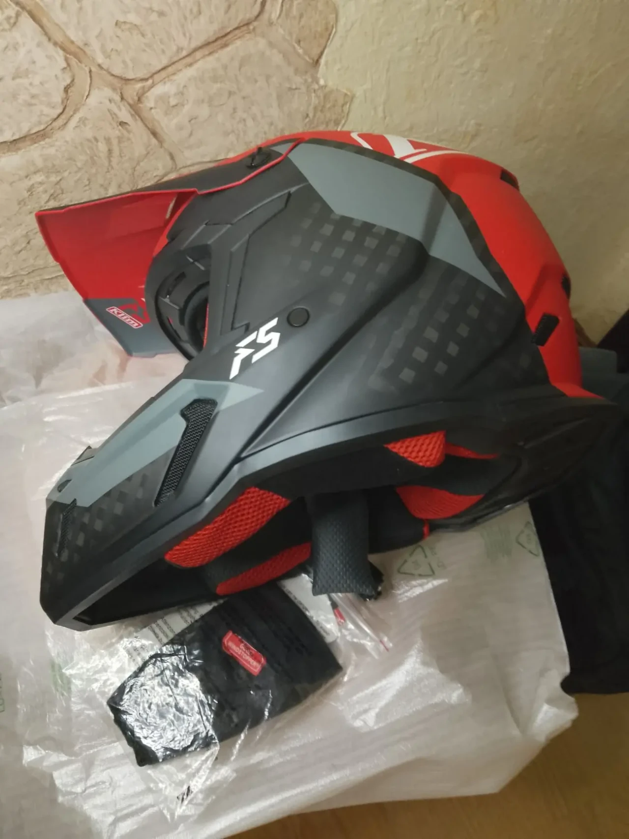 Топовий шолом Klim S5 carbon 9