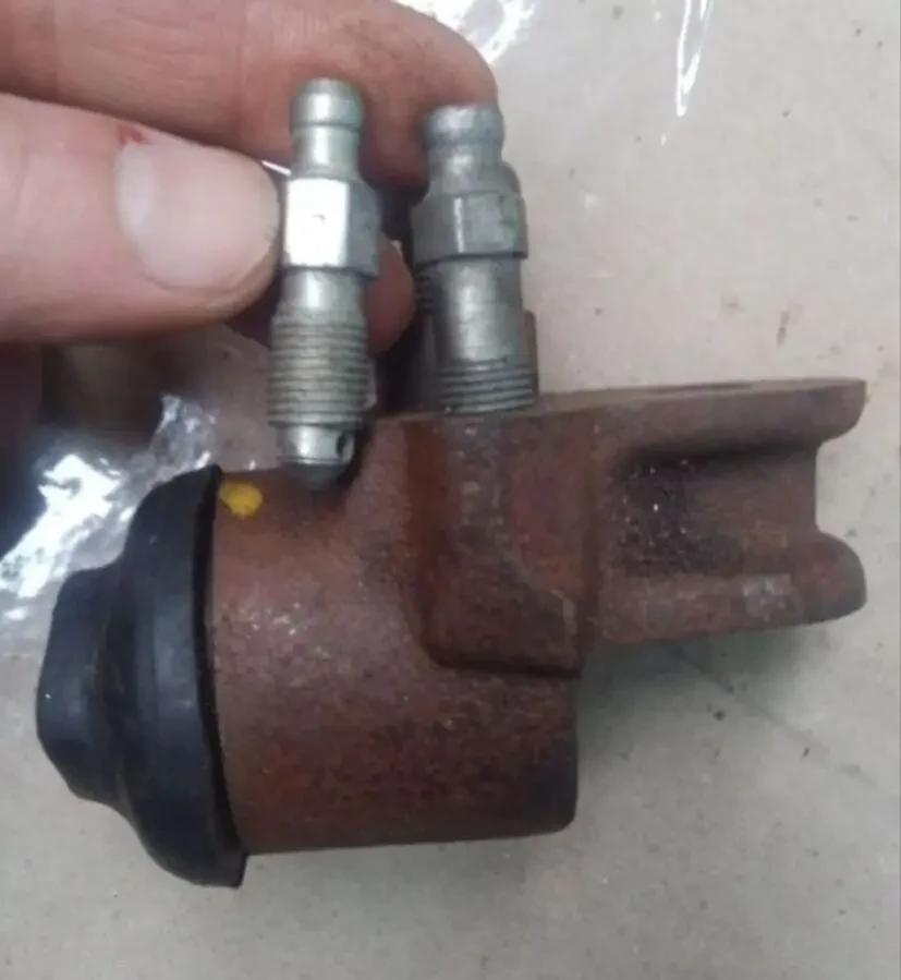 Штуцер прокачки тормозов газ 21, 24, уаз, новый ссср 6