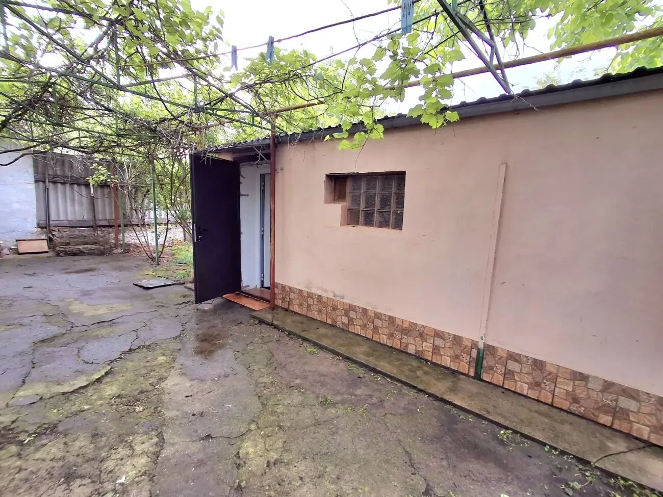 У продажу 5 к. будинок67м2, гараж35м2, 8соток, зуп. 9 военна 9