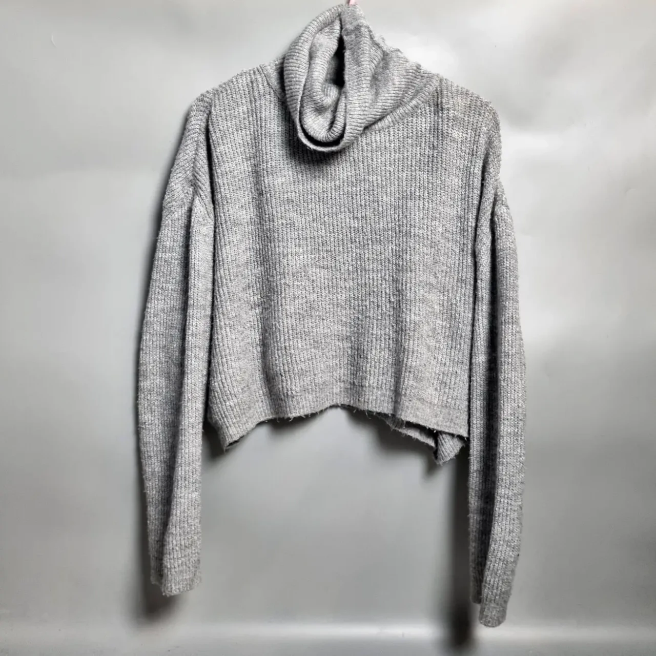 Светр жіночий сірий від stradivarius 2