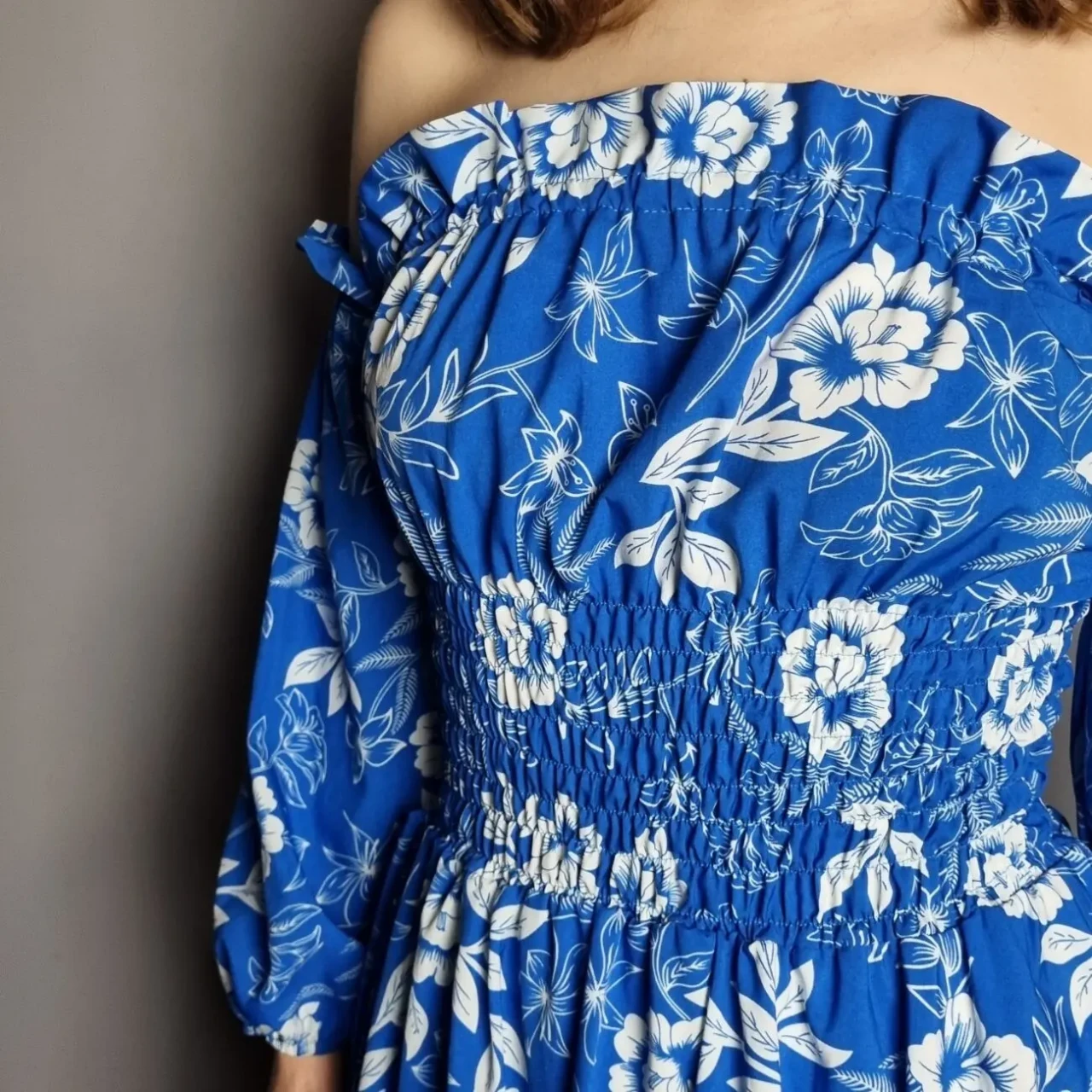 Блакитна сукня з квітковим принтом 6