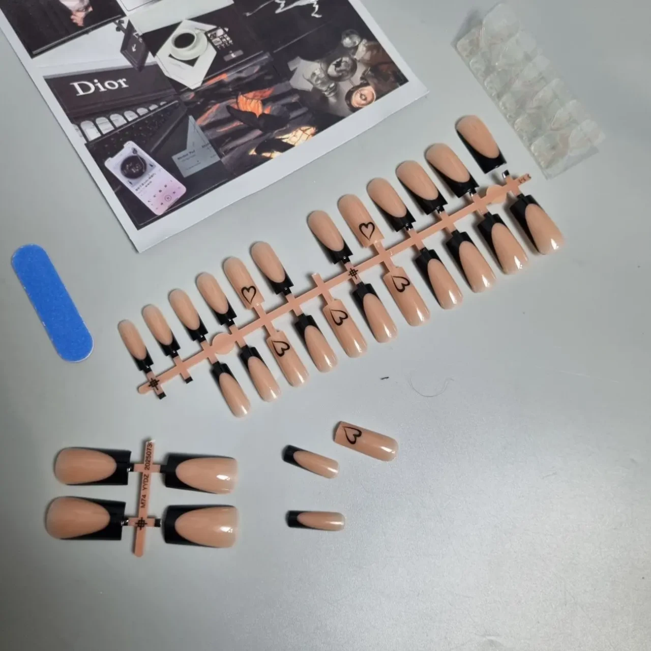 30 шт.накладні нігті черний френч з сердечками 3