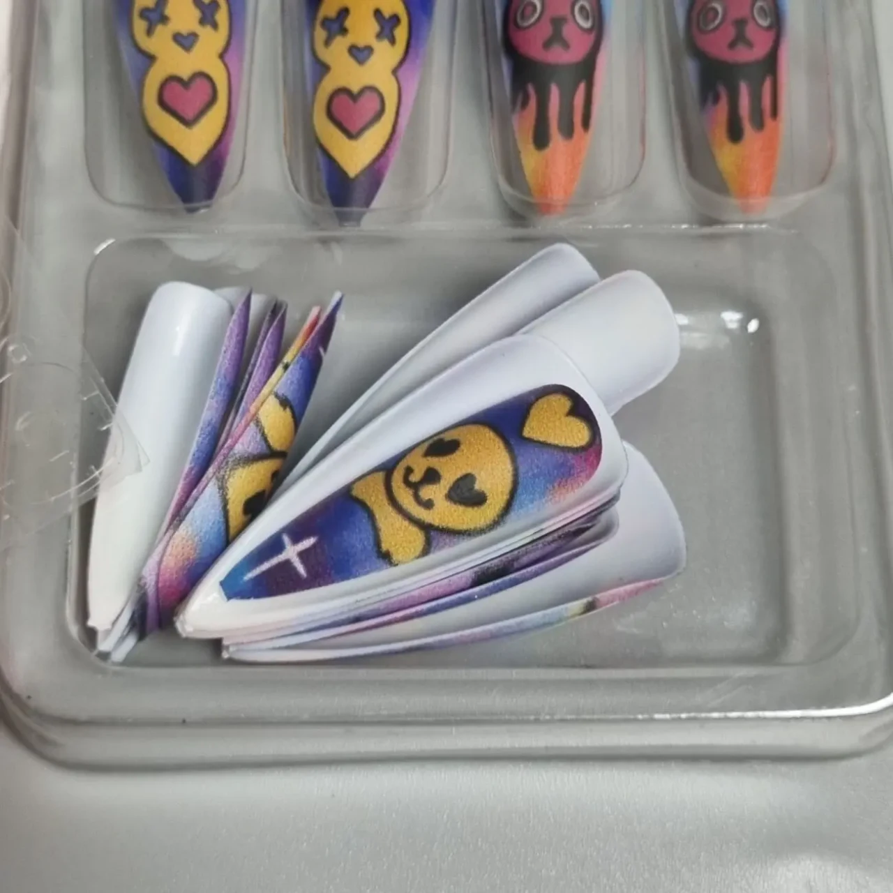 24 шт. накладні нігті - панк-зайчики та черепи 6