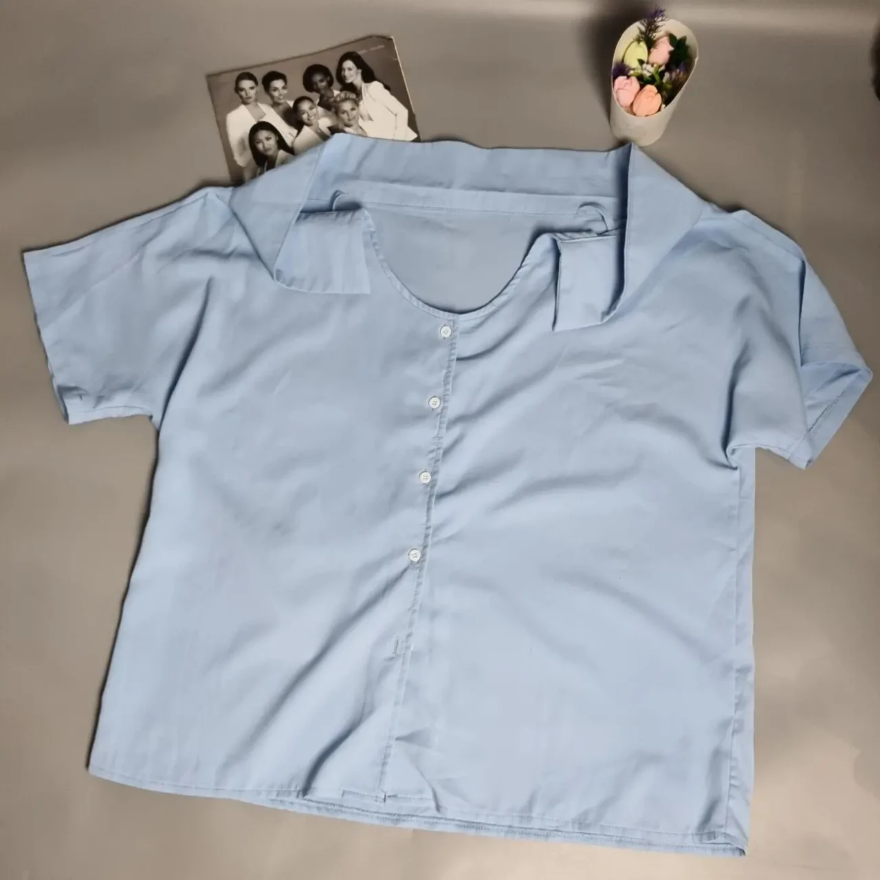 Блузка з відкритими плечима голубого кольору 5